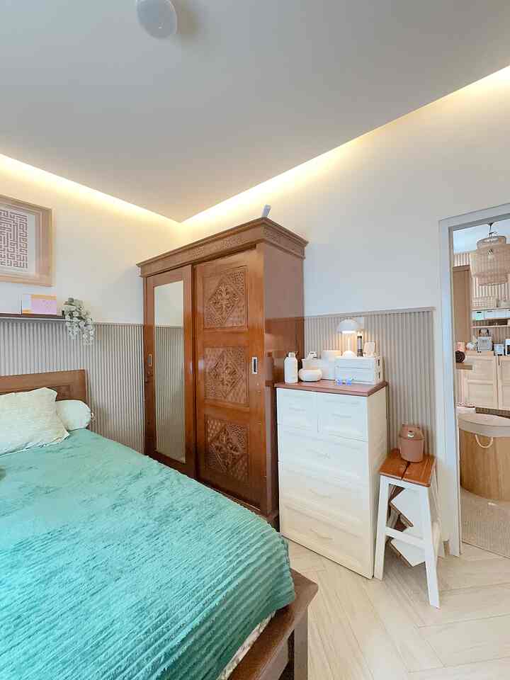 A cozy 6-tatami bedroom with natural wood tones and white elements, featuring a carved wooden wardrobe and white dresser