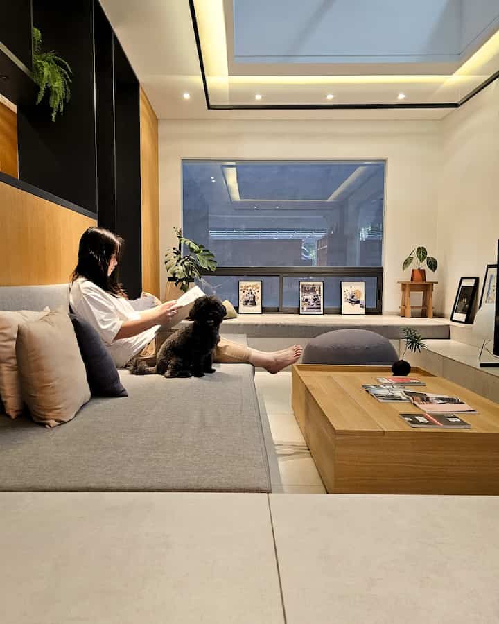 Saturday well spent! ✨
-
Terima kasih banyak O!House & Ivan Eldo dalam O!Class "Elevate Your Home: Level Up with Interior Styling Tips" di tanggal 27 April kemarin, kami belajar banyak dan mencoba menerapkan styling tips dengan 4 decor items ini:

1. Kain sofa berbahan linen dengan warna monokromatik abu-abu
2. Yang dipadu dengan bantal-bantal dengan warna pastel dan natural yang senada
3. Ditambah dengan tanaman hijau dengan daun lebar untuk memberikan kesan organic yang mendukung style Scandi
4. Serta frame-frame berisi artwork bergaya natural yang menambah personalisasi ruangan

Setelah mencoba dan menambahkan 4 decor items diatas, rumah kami langsung terasa lebih homey dan personal. Now, we invite you to visit, welcome to our Scandinavian Living Room! ✨

#OClassInteriorStyling #Homestyle #IssetHouse 