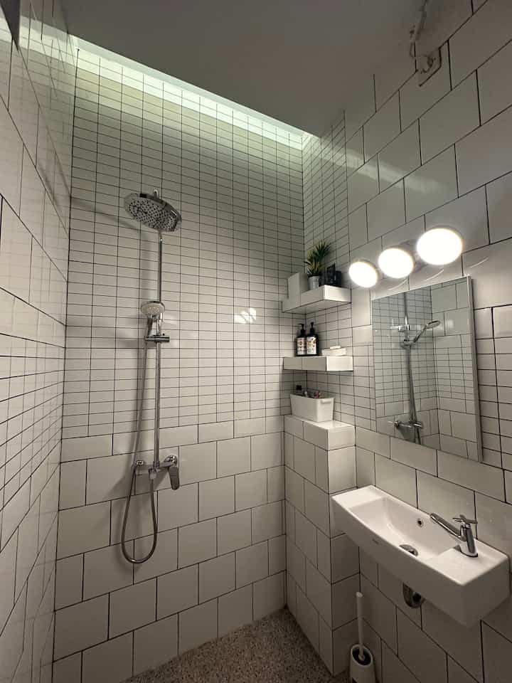 • Bathroom Situation at Night •

Hello O!House friends, ini adalah kamar mandi anak-anak di lantai 2. Selain pencahayaan utama (di foto tidak dinyalakan), juga ada 2 pencahayaan lagi yaitu indirect lighting di plafon sisi shower dan lampu dinding di atas cermin. Ketika dinyalakan, suasana di kamar mandi jadi cantik dan nyaman di mata. 

#bathroom
#kamarmandi
#desainkamarmandi
#kamarmandiputih
#interiordesign
#interiorstyling