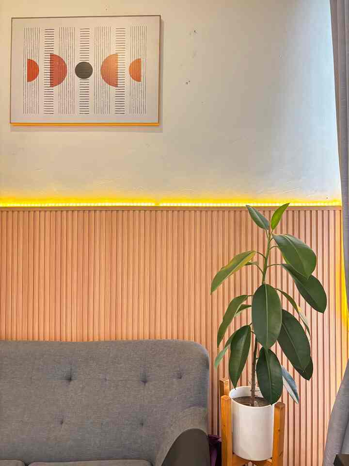 salah satu “icon” dekoratif yang hampir ada di setiap sudut ruma cefour adalah tanaman2 ini.
-
kami selalu menempatkan tanaman hias di area dalam rumah maupun luar rumah. beberapa tanaman ini adalah yang paling “tahan banting”, yaitu karet kebo dan sirih gading.
-
kami tempatkan di sudut2 ruang agar terkesan tetap fresh dan estetik
#tanamandekoratif
#inspirasidekor
#itemsdekoratif
#tanamanhias
#indoorplants
#rumacefour
#rumahestetik