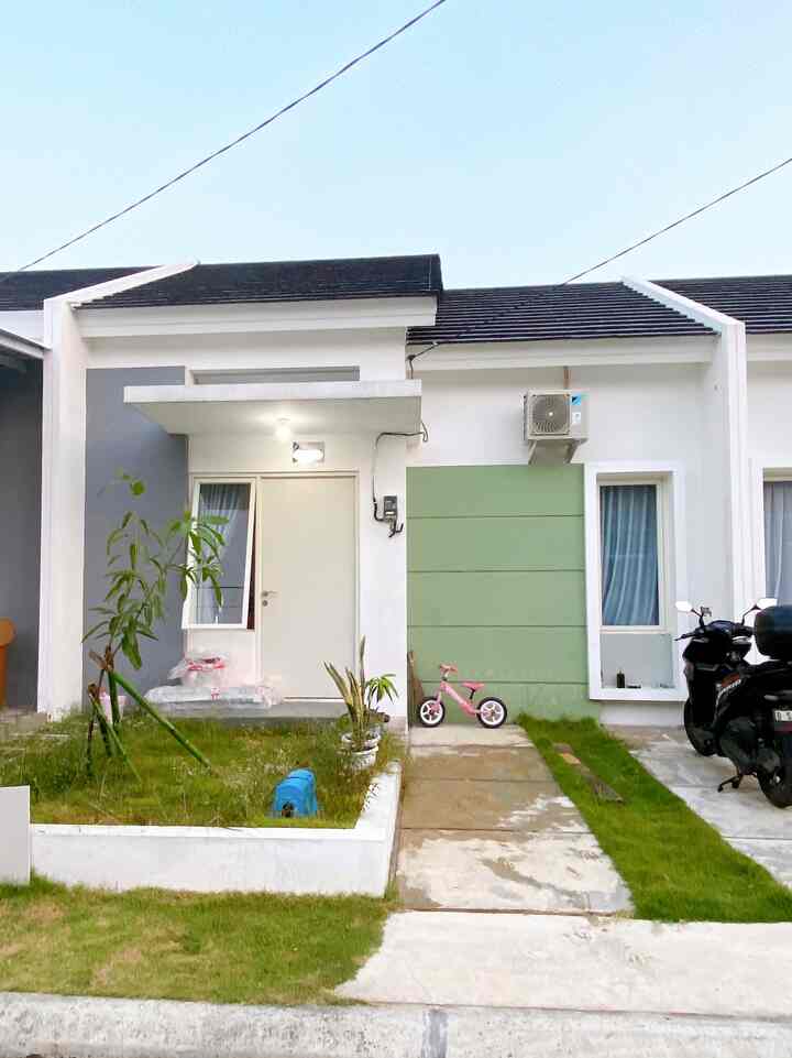 Fasad rumah yang sebenernya seragam satu cluster 😄 Belum punya kanopi, semoga segera ada budgetnya ya.
Tapi, aku memang suka sekali fasad rumah kami yang ada tamannya. Impianku sebenernya punya taman kecil depan rumah kayak gini ☺️

#InspirasiFasadRumah
#FasadRumah
#FacadeIdeas
#GayaFasad
#FasadMinimalis
#FasadDenganTaman
#TamanDepanRumah