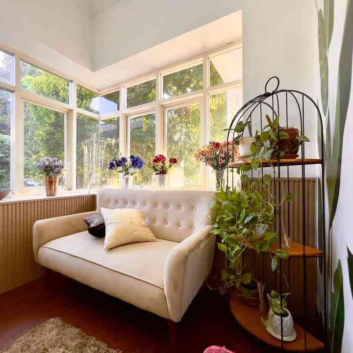 Flowers = Tips dekor murah anti gagal 🥰

Yuup .. kalau kamu alergi dgn bunga atau dedaunan asli ..atau malas perawatannya , gunakan artificial flowers.
Kalau kamu pencinta geng hejoo .. hmm suatu keberuntungan , pindahkan saja sebagiab tanamanmu kedalam rumah.
Kalau aq .. lebih suka memadukan keduanya , artificial mix dengan yg asli .. best siiy menurutku 😘

#flowers
#artificialflowers
#tipsdekormurah
#dekorasiruangtamu 
#decorwithflower