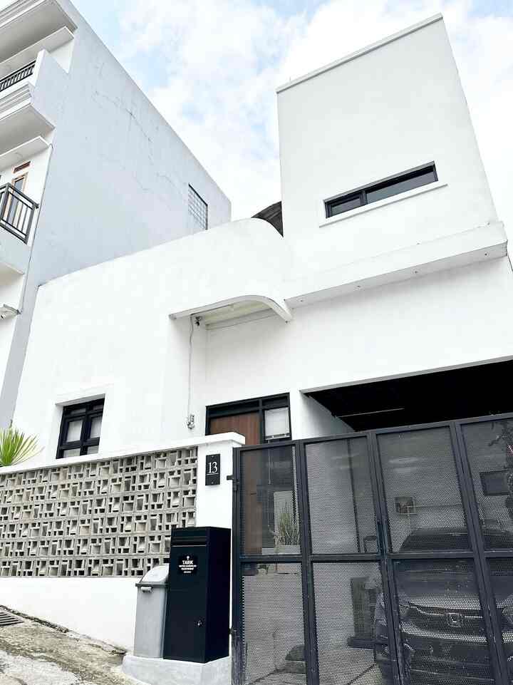 Fasad rumah tumbuh setelah pembangunan tahap kedua 🏠

Karena rumah ini rumah tumbuh yang pembangunannya dilakukan secara bertahap, fasad minimalis ini lah yang kami pilih 🤍

#InspirasiFasadRumah #FacadeIdeas #GayaFasad