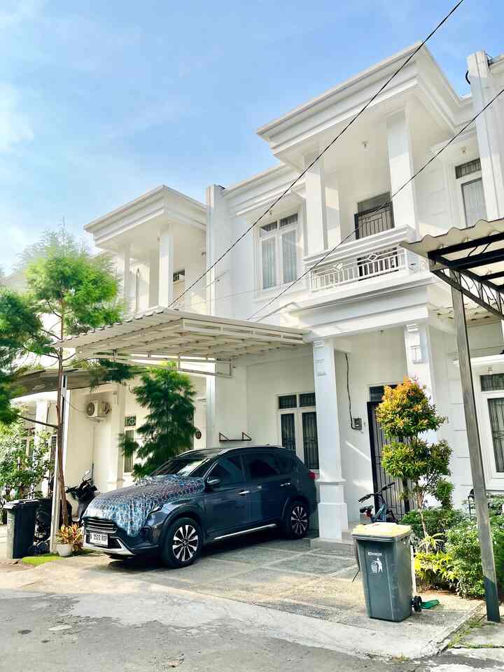 Out Facade🏡🏡 AFTER & BEFORE ditinggal
Tema nya minimalis dengan dominan warna putih karena luas facade kami gak terlalu luas.
Gak terlalu banyak ornamen di depan rumah karena daerah rumah yang tidak memperbolehkan ada pagar, jadi gak banyak ornamen yang dipasang

#InspirasiFasadRumah
#Facadeldeas
#GayaFasad