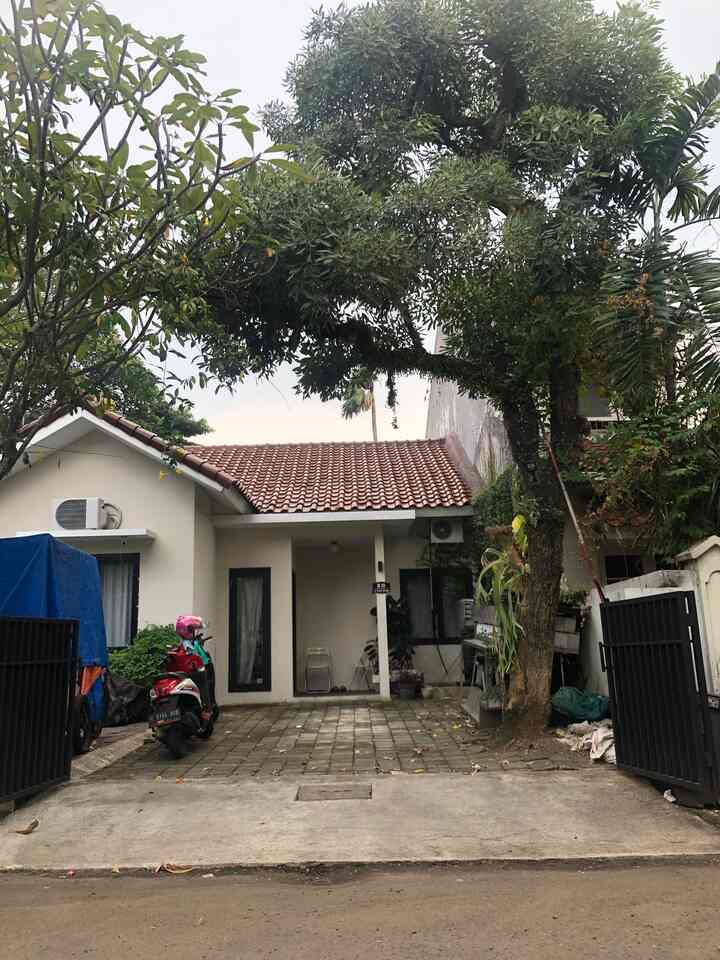 Mendung vs terik, dua2nya aku suka🤍
Meskipun berantakan msh banyak barang, tp aku tetap cinta fasad hasil designan kuu sendirii😍 

#InspirasiFasadRumah
#FacadeIdeas
#GayaFasad
#DesainFasad
#FacadeDesign 
#FacadeInspiration 
#RumahMungil
#RumahMinimalis