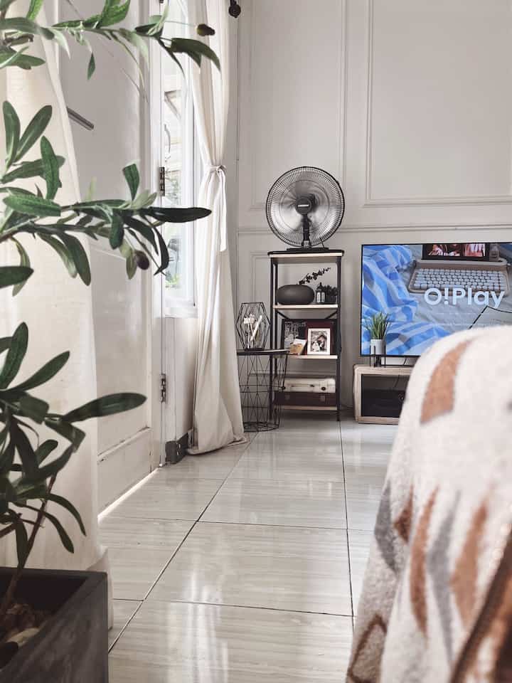 🎬 Cozy Sunday, Its Movie Date ✨

#livingroom #ruangkeluarga #ruangTV #ruangtamuminimalis #aesthetic #ruangkeluargaminimalis #japandi #scandinavian
