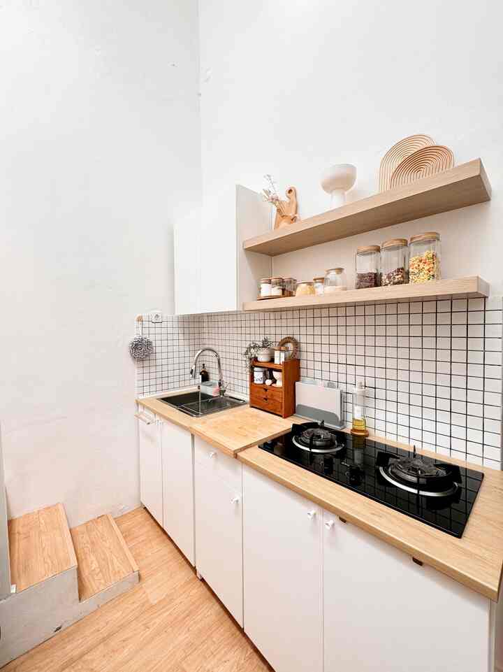 Salah satu ruangan estetik di ruma.hacc yaitu dapur, kami memilih konsep japandi dengan nuansa white&wood agar terkesan lebih natural dan netral


#BTNOAS7 #kitchensetjapandi #dapurmungil #dapurkecil #dapurminimalis #inspirasidapurmungil #inspirasidapurjapandi #japandistyle