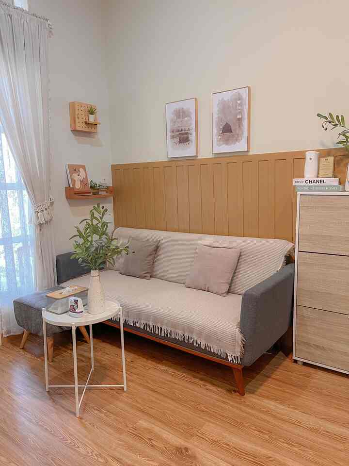 Hi, para sahabat ohouse masih dengan living room yang super hangat di rumah ini, kebetulan area ini masih area favorit bagi kami. MaasyaAllah di ruang ini kami sering sekali berbagi cerita dan termasuk makan juga nonton bersama. Semoga tetap menginspirasi yaa 🫶🏻
#MyLivingRoom
#IdeRuangTamu
#HomeSweetHome
#RumahkuNyaman
#JadikanRuanganLebihIndah
#DekorRuangTamu