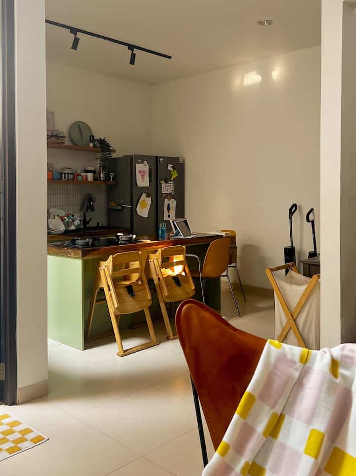 Jum’at pagi di Coming Homey🫶🏻

#90sqm #inspirasirumah #ceritarenovasi #Dapurtanpakabinetatas #diningroom #roman #dulux #ikea