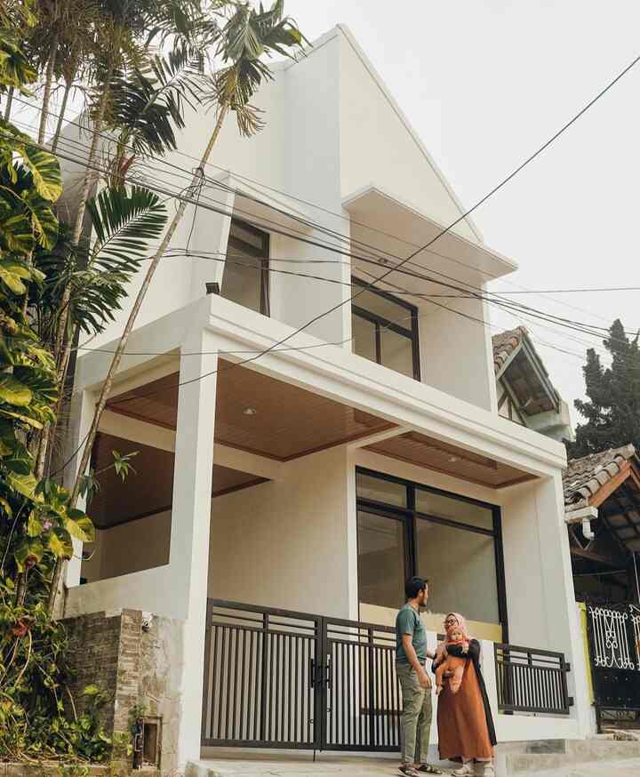 Fasad Coming Homey, simple & humble💞

Sejak awal kita emang gak mau muluk-muluk untuk fasad, cukup pakai warna netral dengan desain yang sederhana🏡 untuk pagar juga tetap ingin yang terlihat bagian dalamnya, agar lebih terkesan humble dan ramah tamu🥰

Kalo kalian, suka fasad yang seperti apa?

#InspirasiFasadRumah #FacadeIdeas
#GayaFasad #inspirasirumah #rumahrenovasi #ceritarenov #90sqm #mowilex 