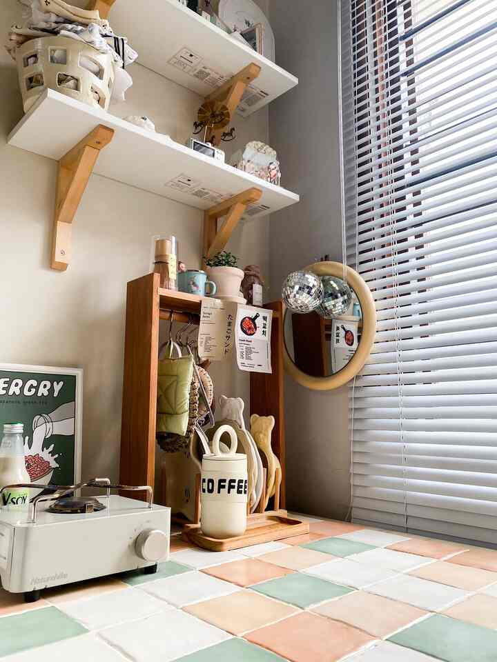 Favorit corner 💛💚

Tempat aku bikin masakan simple sekalian bikin konten homecafe🥣

Sekarang makin berwarna karena pasang keramik diatas meja.

#happyweekend #homedecor #minikitchen #favoritcorner #dapurkecil #minimalis #kitchen #homestagram 