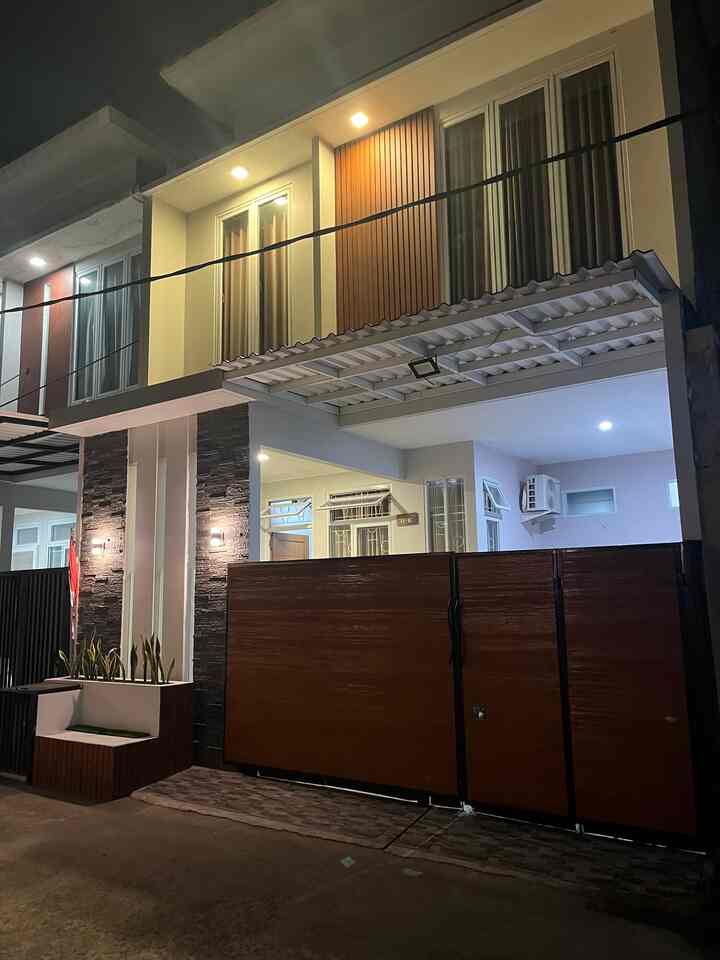 Beberapa tampilan fasad terbaru dirumah.shacca versi malam hari 🤍

Dikarenakan musim ulat, pohon ketapang depan rumah harus ditebang karena ulatnya masuk ke dalam rumah huhu 🐛 

#InspirasiFasadRumah
#FacadeIdeas
#GayaFasad
#DesignFasad
#FasadRumahMinimalis
#FasadMalamHari
#InspirasiFasadMalam



