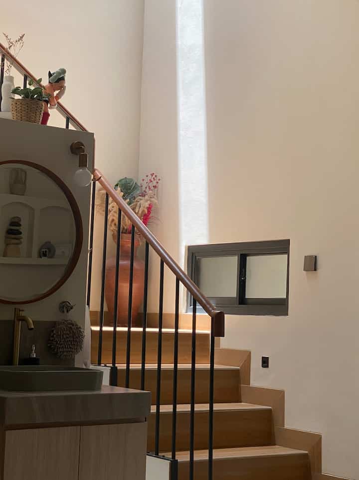 Suasana sore rumahku saat ada cahaya matahari masuk. Salah satu keuntungan punya rumah open space adalah memang adanya cahaya yg masuk lumayan banyak. Apalagi siang, penggunaan lampu jadi jarang dan hemat listrik. Percaya ga tetangga, rumahku listriknya kadang dibawah 500K per/bulan. Bener2 dibantu siang dengan minimalisir penggunaan listrik. 

#openspace
#rumahopenspace
#griyanagari
#rumahterbuka
#rumahkminimalis
#cahaya
#lighting