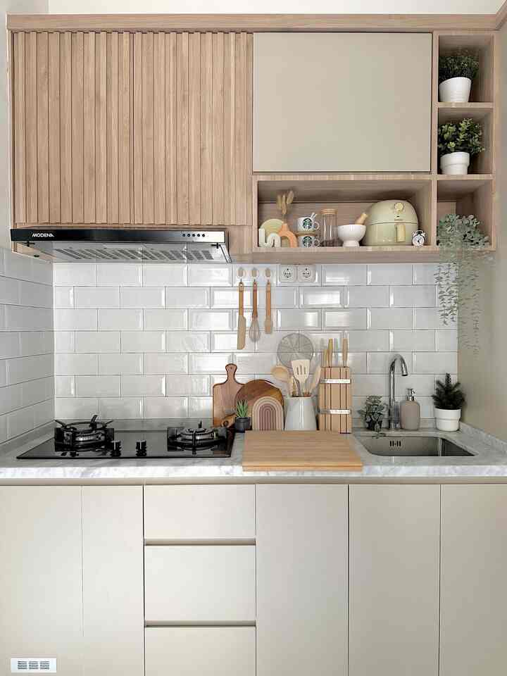 Insipirasi dapur mungil dengan ukuran meja dapur kurang dari 2 meter, sebisa mungkin menggunakan barang yang estetik namun tetap fungsional 😍

#Inspirasidapur
#kitchenIdeas
#gayadapur 
#homedecor
#kitchendecor