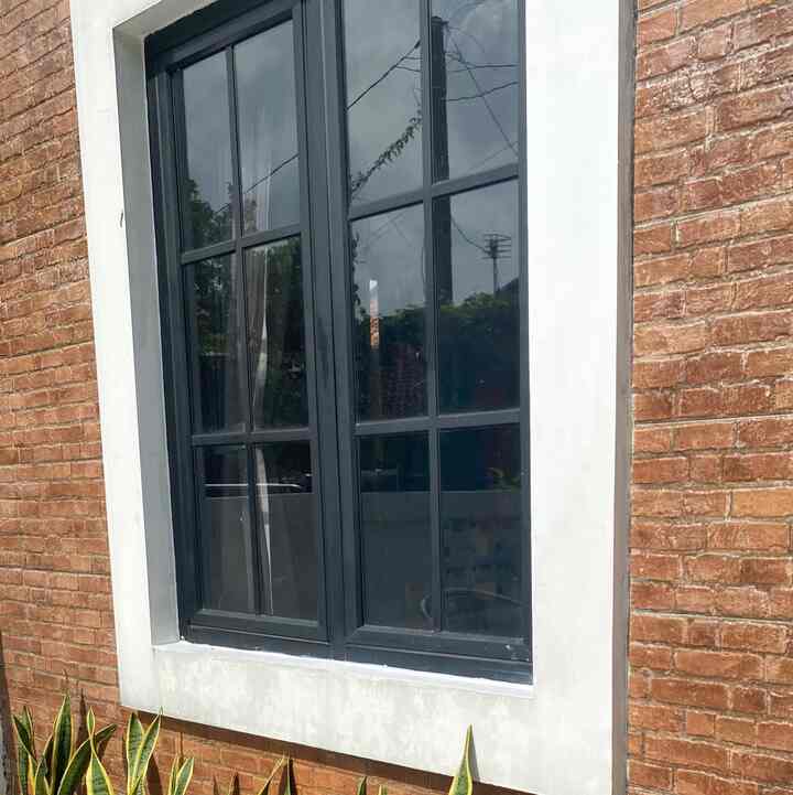 Sejujurnya tidak ada perubahan banyak di fasad rumahku.. sampai saat ini aku belum merubah bentuk fasad rumahku selain butuh dana yang besar mengubah fasad rumah juga butuh design yg matang yang menurutku membutuhkan arsitek yang memang ahli dibidangnya. Inilah fasad sederhana dirumahku. Semoga bisa menginspirasi ✨

#inspirasifasadrumah #facadeideas #gayafasad #fasadrumah #inspirasifasad #fasadrumahindustrial #rumahindustrial 