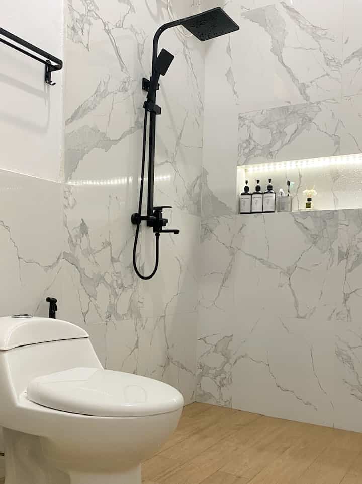 Halo semua.. aku ingin share kamar mandi dirumahku.. semoga bisa menginspirasi ✨

#bathroom #inspirasibathroom #kamarmandi #inspirasikamarmandi #bathroomideas #homeinspo #inspirasirumah