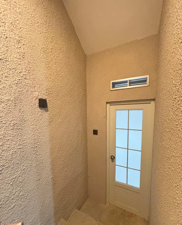 Kali ini aq mau spill kamar mandi tamu di Wina Home. Untuk kamar mandi tamu letaknya ada di bawah,, konsepnya sengaja black & white gitu agar masuk debgan tema industrial kita.
#idebathroom
#bathroomblackwhite
#rumahindustrial
#rumahcibubur
#toiletindustrial