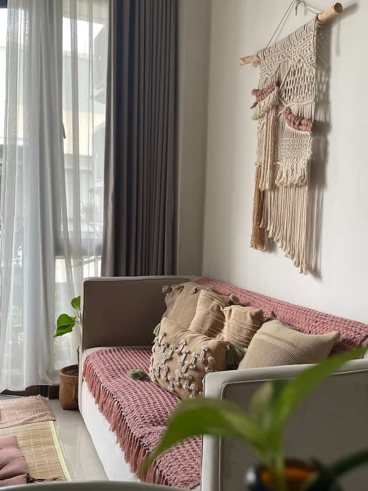 リビング ルームは、apato.ra で最もお気に入りの部屋です。最も頻繁に変更されるいくつかのオブジェクトの配置のほかに、色の点でも、自宅で快適な雰囲気を作り出し、コンテンツを作成することに細心の注意が払われています。

#リビングルームのアイデア
#デコリディアス
#美的リビングルーム
