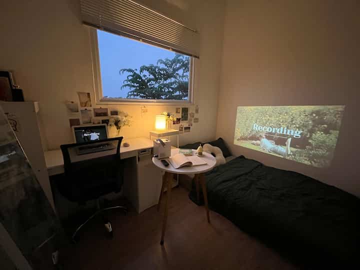 Korean bedroom inspiration 🤍

Dari 2019, aku suka bgt dekor kamarku ala Korea, jadinya kebawa sampai sekarang. Terinspirasi dari gaya minimalis mereka tetapi tetap cozy ✨

Paling suka kalau kamar udah mulai malam gini, soalnya vibesnya cozy banget. Tinggal nyalain proyektor & lampu tidur 💕

#inspirasikamartidur #bedroomideas #gayakamartidur #bedroomstyling #bedroominspiration