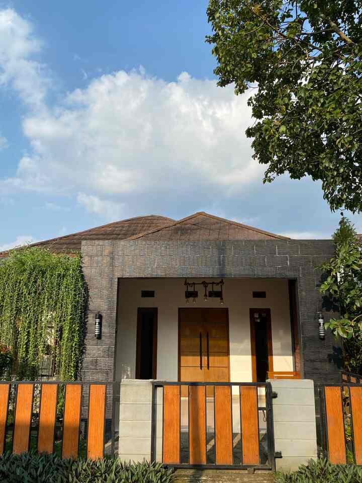 Home Story

Bought this land for investment without thinking it would become our home. He said, initially we were going to use this land as a chicken farm to invest in our old age. Gradually, because the environment is good, it is close to where the children study. In 2018, we started building the house. The process is not easy but we enjoy it

#MyHomeStory
#MyHomeTravel
#MyHomeStory
#HouseWithoutArchitects
#Bogor