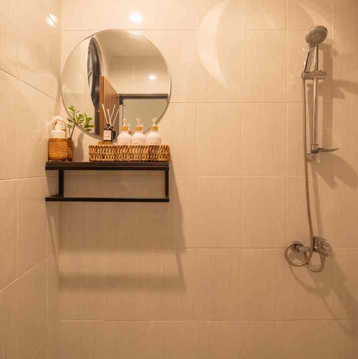 Can the toilet under the stairs be more spacious?

It's really possible, with the right spatial arrangement and sufficient air circulation, the toilet under the stairs will feel spacious and not stuffy.

#toilet #toiletbawahtangga #bathroom #toilettamu #toiletruangtamu #toiletminimalis