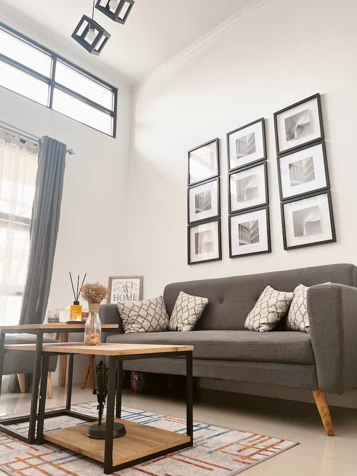 Cerita Rumah✨
Menemukan Jodoh Rumah denty.house-

Drama pencarian rumah pasti ada aja ya, entah kenapa waktu lihat perumahan ini langsung jatuh cinta, walau luas tanah ga luas banget dgn 60/72m cukup untuk kami tinggal dan tumbuh bersama
-
banyak perubahan dari rumah ini, tentunya dari furniture yg dari terlihat mulai terisi. 
Ada pula perubahan layout di area dapur kami, dengan bertemakan awal monochrome ke japandi.
-
tentunya sbelum merubah layout ada diskusi dulu dengan paksuami, beliau yg dalam mengambil keputusan disaat aku galau tentukan posisi / tema😅 (ada yg sama ga?)
-
di samping itu semua, dgn apa yg kami punya sekarang sangat bersyukur karna bisa berteduh dengan nyaman dan bisa kami tata dengan sesuai keinginan..
-
kalau cerita kamu dan jodoh rumahmu gimana? ada yg sama drama juga ga? 😅

#MyHomeStory
#PerjalananRumahku
#CeritaRumahku
#RumahHunian
#CeritaRumah