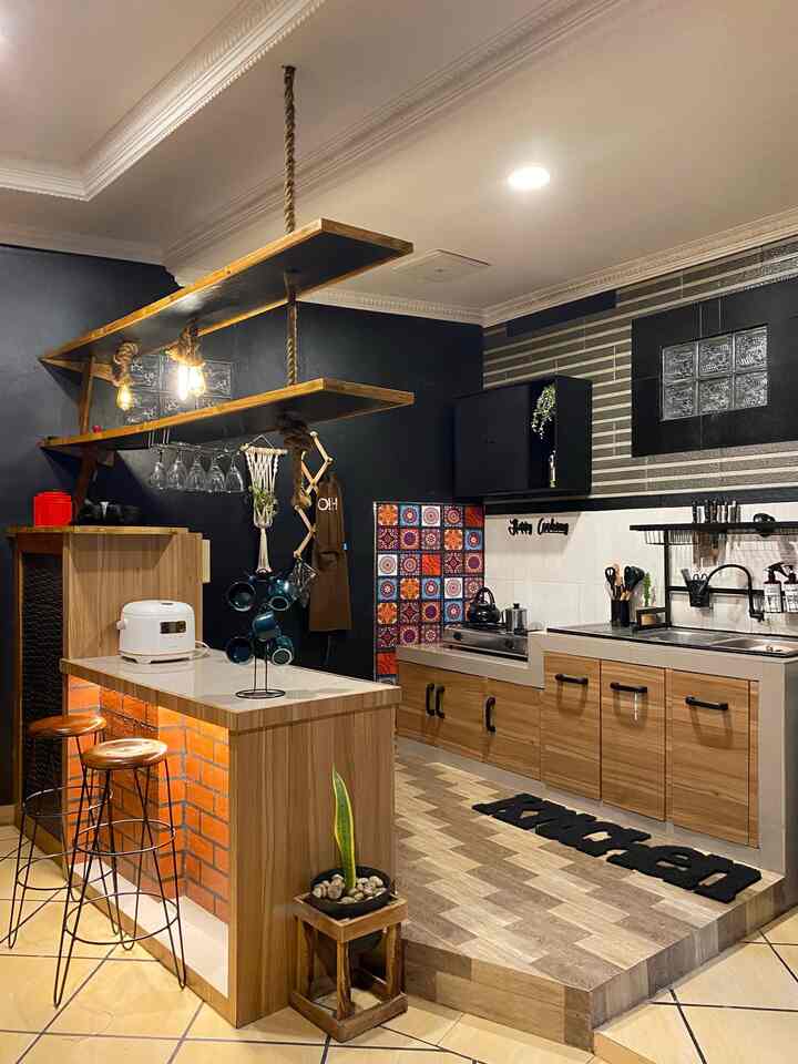 Interior Styling 
Senang sekali bisa jadi bagian dari O!Class kemarin di mana materinya tentang Elevate Your Home : Level Up Interior Styling Tips. Dengan coach kak Ivan Eldo yang penyampainnya mudah di pahami. now saya jd punya gambaran banyak untuk menstyling ruangan dengan tema cafe (semi Industrial) 

4 Unique decor Items :
1. Cat Ruangan di rumah ini dominan warna hitam abu dan di mix dengan aksen wood yang ada di beberapa spot kayu asli atau HPL 
2. Plafon Gypsum menjadi pilihan agar terlihat luas dan rapi 
3. Menghidupkan ambiece Cafe dengan beberapa hiasan dinding vintage dan lampulampu warm white 
5. Menepatkan meja dan kursi bar agar temanya lebih berasa cozy dengan suasana rumah 


#OclassInteriorStyling
#HomeStyle
#bananahome
#Interior 
#OClass