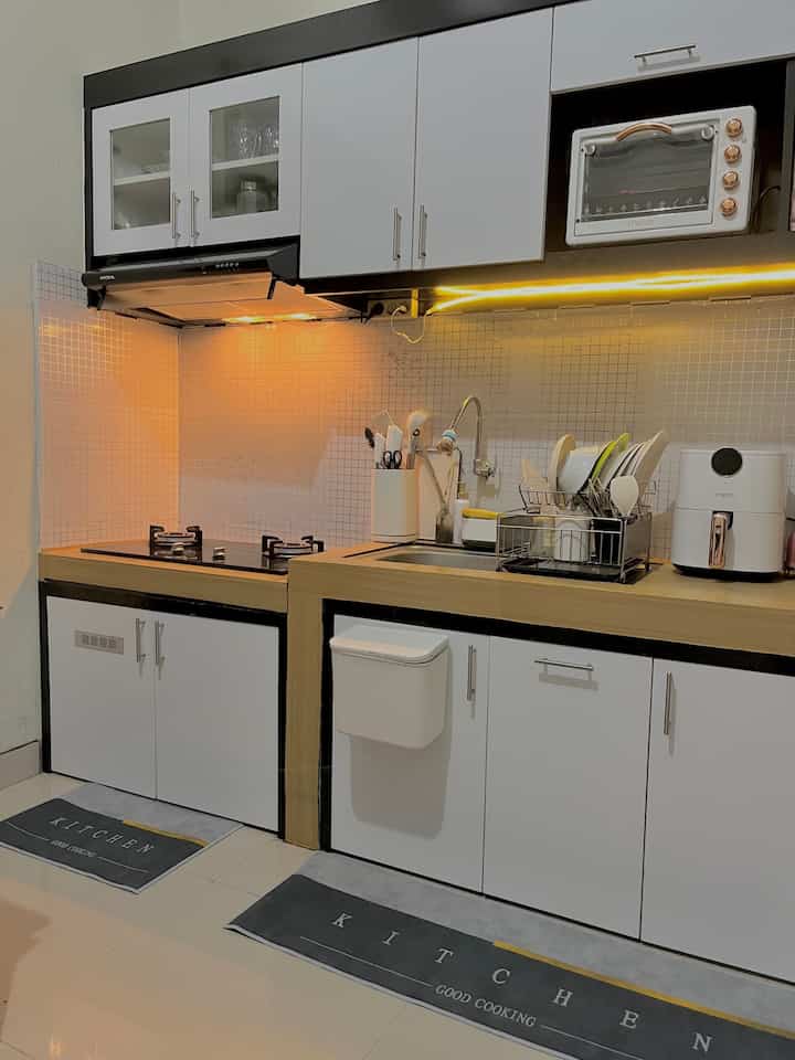 Salah satu ruangan favoriteku “Dapur” .
Dapur mungilku yang gak besar tapi cukup nyaman untukku. Supaya betah aku sedikit renovasi dengan memberi kitchen set agar terlihat rapi ditanbah furniture dapur yang senada agar terlihat cantik.🥰


#DapurMinimalist
#dapurmodern 
#dapurcantik 
#DekorasiDapur
#dapurkecil 
#InspirasiDapur
