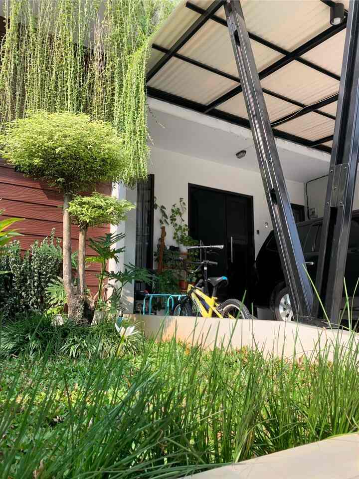 Tentang rumah ✨

Memasuki usia pernikahan ke-5 tahun, aku dan suami merasa sudah "cukup" untuk memiliki rumah sendiri, pencarian rumah pun dimulai. Sekitar 1 tahun mencari akhirnya jatuh cinta ke rumah.hma, rumah yang kami tempati saat ini. Rumah cluster dengan desain fasad minimalis sesuai selera aku dan suami juga lokasi bebas banjir, lingkungan yang aman dan nyaman serta strategis.

Kami memilih konsep open space agar rumah terkesan luas. Furnitur yang simpel dan fungsional dengan warna netral untuk menciptakan suasana yang homey. 

#MyHomeStory #PerjalananRumah #CeritaRumahku