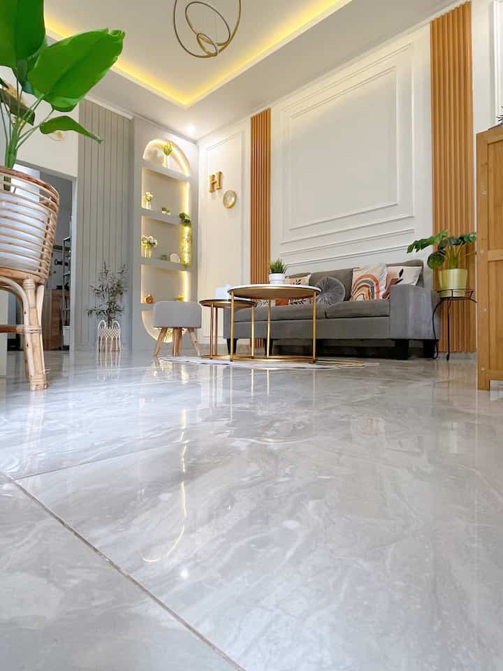 Home story ✨

Perjalanan kami untuk sampai punya rumah ini cukup panjang, berawal dari kami ketipu perumahan syariah. Sejak itu kami sepakat untuk menabung dan beli rumah secara cash.

kami beli rumah ini di tahun ketiga pernikahan, kami beli rumah ini second
 ketika zaman covid dengan harga termasuk murah di bawah harga pasaran pada umumnya. Setelah di beli rumah ini tidak langsung kami tempati, setelah setahun kemudian baru kami hancurkan bangunan lama dan kami bangun ulang dari 0 dengan tabungan yang ada dan setelah selesai pembangunan baru lah kami tempati hingga sekarang. 

Semoga rumah ini bisa terus bertumbuh dan dan membawa ketenangan dan keberkahan bagi penghuninya 😊

#MyHomeStory
#PerjalananRumahku
#CeritaRumahku
#RumahTumbuh