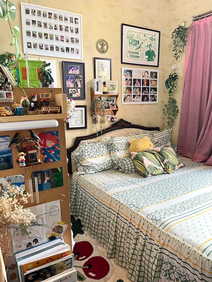 おはよう! Welcome to the mini Ghibli-inspired room! 

Even though I have reached a mature age, I always dream of having a special space to show my love for the world of Ghibli. The blueprint for this room is a combination of Shizuku's "Whisper of The Heart", Kiki's "Kiki's Delivery Service" and Arrietty's "The Secret World of Arrietty"~ 🧚‍♀️🌱

There's still a lot more on my wish list to beautify this room. Let's progress together, OK!~🧏🏻‍♀️✨ 

#ghibli 
#roomtour 
#bedroomstyling 
#bedroomdecoration 