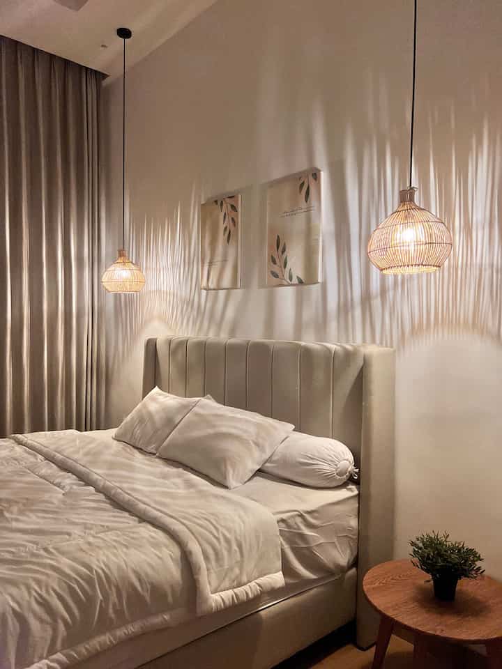 Kamar tidur utama dirumahku
Karena hobi banget tidur di hotel, jadi kamarku terinspirasi dari kamar yang ada di hotel. Mengusung warna natural seperti white, cream dan wood. Bikin berah berlama lama di kamar.
#BTNOAS7 #kamartidur #bedroom #inspirasikamartidur #kamarhotel #bedroomdesign
