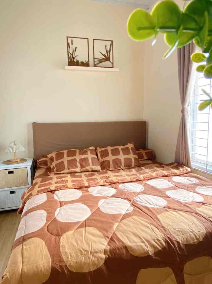 Mengganti sprei di kamar tidur menjadi andalanku jika rasa bosan datang dengan suasana di kamar ini. 
Kamar tidur yg hanya berukuran 3x3 ini selalu kami usahakan untuk tetap nyaman versi kami. 
Walaupun menjadi tantangan tersendiri untuk kami bagaimana membuat kamar ini menjadi nyaman versi kami. 
Menurut temen2 gimana nih? Setuju ga nih? Dengan hanya mengganti sprei saja dapat sedikit mengubah suasana kamar.. 


#kamarmungil #kamar3x3 #spreiandbedcover #spreihawaii #spreimylove #bedcovermylove #dekorasikamar #kamarsederhana #rumahdarabayu #rumahmungil #pecintawarnawarm