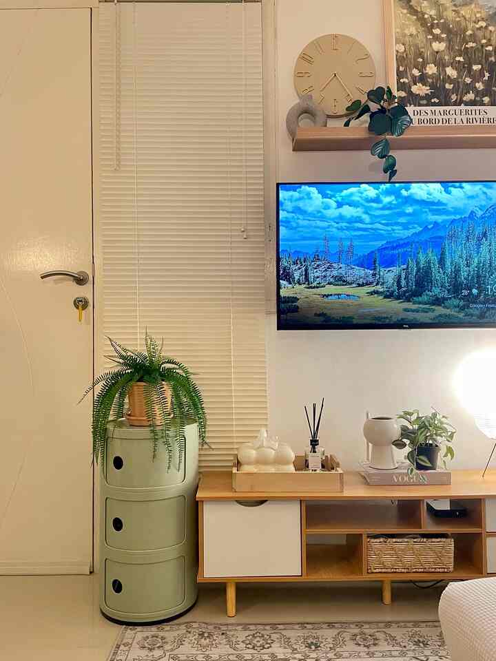 Favorite Spot ❤️

#favoritespot
#livingroomarea
#warmandcozy
#sitting room
#the lounge