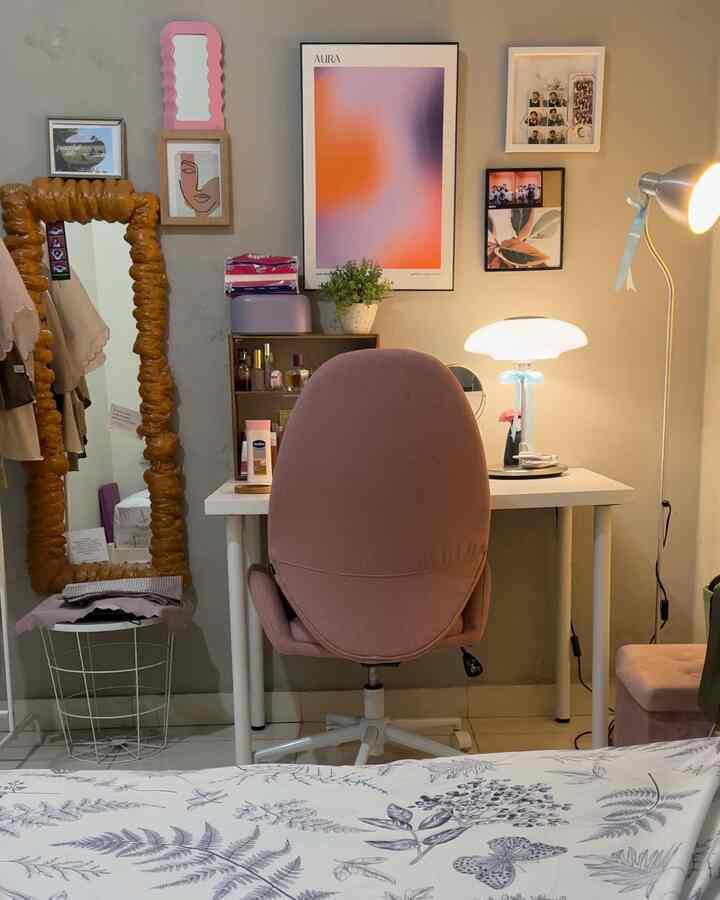 sudut ruangan yang selalu bikin betah seharian di kamar #Desktop #bedroom 