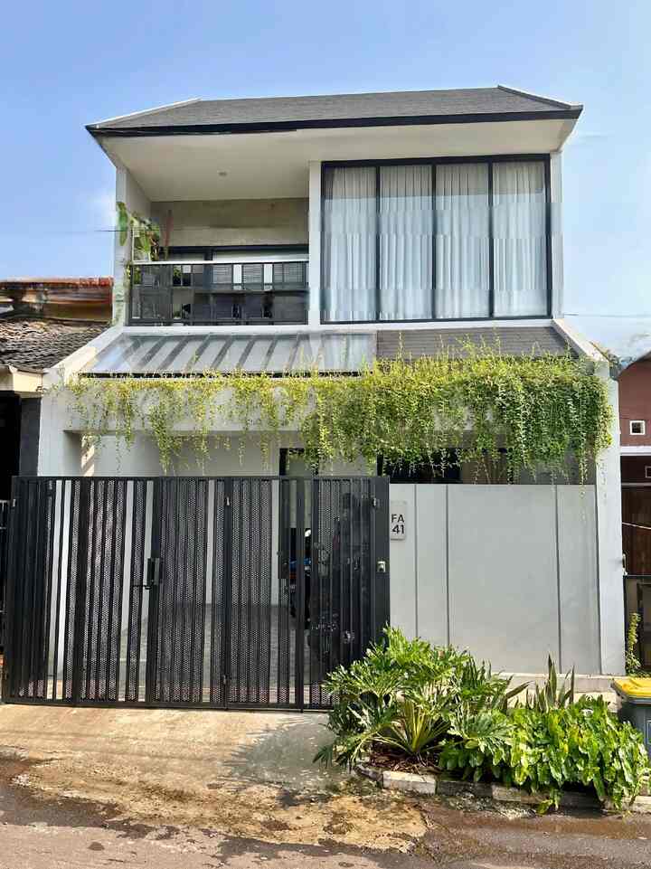 Menemukan rumah impian bersama suami sejak awal menikah ✨

Sebenarnya rumah ini kami beli second, karena kami mencari rumah yang lingkungannya nyaman dan sesuai dengan budget. 

Setelah 8 tahun pernikahan kami akhirnya bisa mewujudkan rumah impian kami dengan cara merenovasi ulang mulai dari awal, kami buat sesuai dengan kebutuhan kami.

Walaupun tidak luas tapi rumah impian kami buat senyaman mungkin untuk keluarga kami 🤎

#MyHomeStory #PerjalananRumahku #CeritaRumahku #HomeStyle #HomeDecor