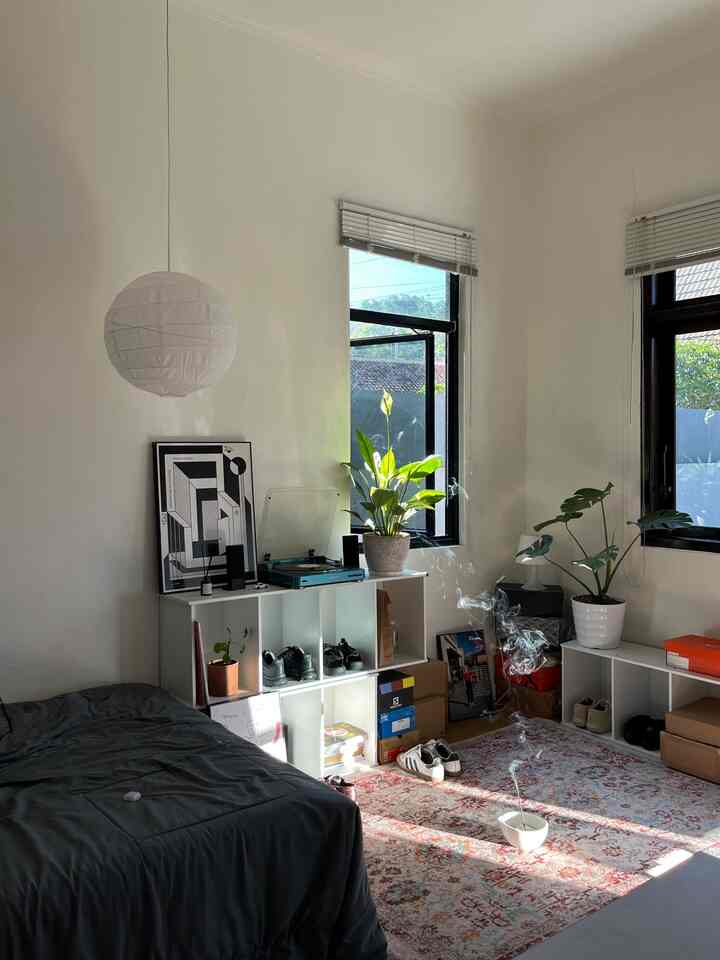 Jauh sebelum kamar ini di dekor, dulunya cuman kamar kecil berukuran 2,5 meter square aja. Disini aku full rombak kamar sekaligus dengan bangunan rumahnya. Dan beberapa waktu aku isi decor satu per satu dan sekaranglah hasil akhirnya. 

Ruangan atau rumah ini akan tetap tumbuh dan diisi dengan decor lainnya setiap waktu. Ngga cepet sih, cuman aku menikmati prosesnya🫶🏻

#MyRoomStory #PerjalananKamarku #CeritaKamarku #roomdecor #isirumah 