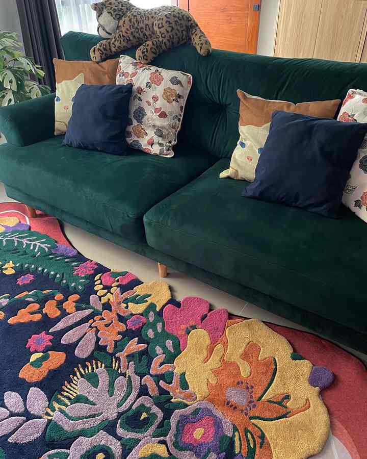 Living room @diemdibumi memiliki banyak color pallete. Personally, aku memang suka banyak warna sehingga warna-warna ini aku satupadankan dengan furniture kayu alami✨ #livingroom #inspirasilivingroom #jardinrug #customrug #tuftingrug #bohemian #homedecor #colorpalette #ruangkeluarga #scandinavian