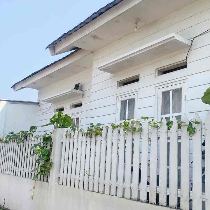 Cerita Rumah
Perjalanan mencari rumah itu sekitar kurang lebih 2tahun. Dari awal mencari sekitar kantor suami dan harus termasuk kota madya karena memikirkan penggurusan administratif supaya tidak jauh, misalkan termasuk kabupaten jika ada keperluan administrasi lumayan jauh. Akhirnya tahun 2016 menemukan yang di inginkan & memutuskan bangun rumah kurleb 5bln perngerjaan alhamdulilah udah selesai sesuai budget dan 2017 februari sudah ditempatin.
#MyHomeStory
#PerjalananRumahku
#CeritaRumahku