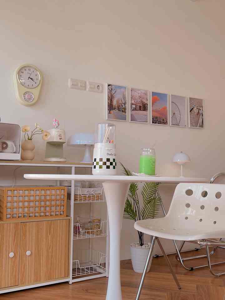 Ruangan cocok buat bersantai 

Aku bikin dekorasi ruangan ini benar2 untuk metime bisa buat ruang santai kerja ruang makan pokoknya serba guna flesksibel 
Bisa buat ngopi ala cafe juga jd ga perlu keluar rumah untuk ngafe 😁💗

#ruangserbaguna
#ruangsantai
#metime
#minimalis 
#koreanhouse