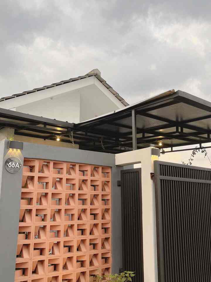 Our Lil House - Home Journey

Awal membeli rumah di tahun 2018 dan ditempati tahun 2021 setelah menikah. Usia kami saat menikah yaitu 26 tahun dan 21 tahun. 

Sekarang sudah berjalan 2 tahun lebih kami menempati rumah ini, dannn sudah banyak yang berubah dari awal menempati rumah ini. Kami selalu bersyukur atas segala sesuatunya🧡 

#MyHomeStory #PerjalananRumahku #CeritaRumahku #RumahMungil #PasanganMuda