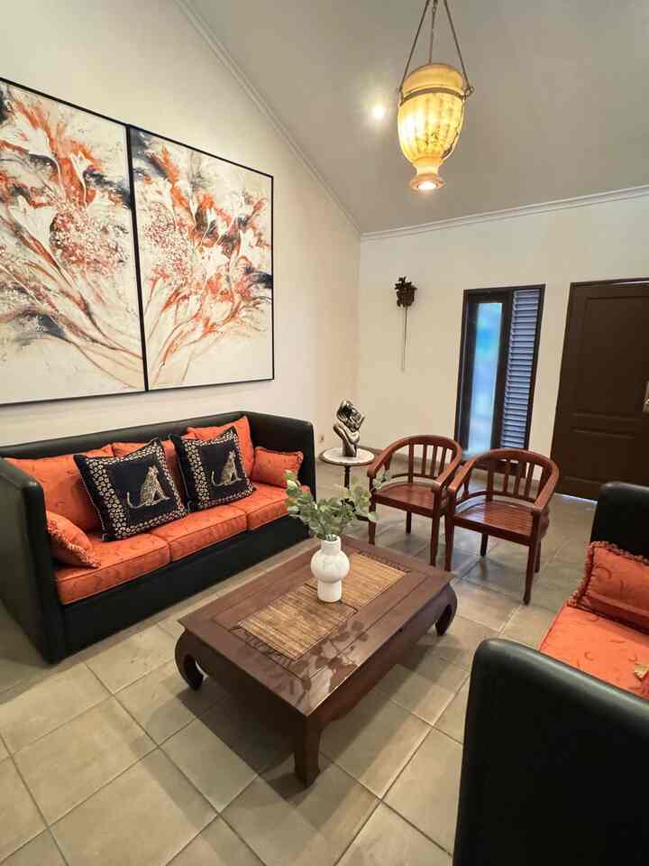 Before deciding to live in this house, we thought about living in an apartment, but because our parents had a house that was unoccupied at that time, they offered to let us use it.
To reduce costs, we finally decided to live in this house.

Living in a house that is not your own certainly has its own challenges.
Like not being able to choose an interior theme, change furniture or declutter items that don't suit our needs.

At O!house we share the journey of redecorating this house to make it more comfortable even without a lot of renovations.
Hopefully it can inspire :)

#MyHomeStory
#MyHomeTravel
#MyHomeStory
#cozyhouse #homedecor #homedecorjourney #vintagehouse