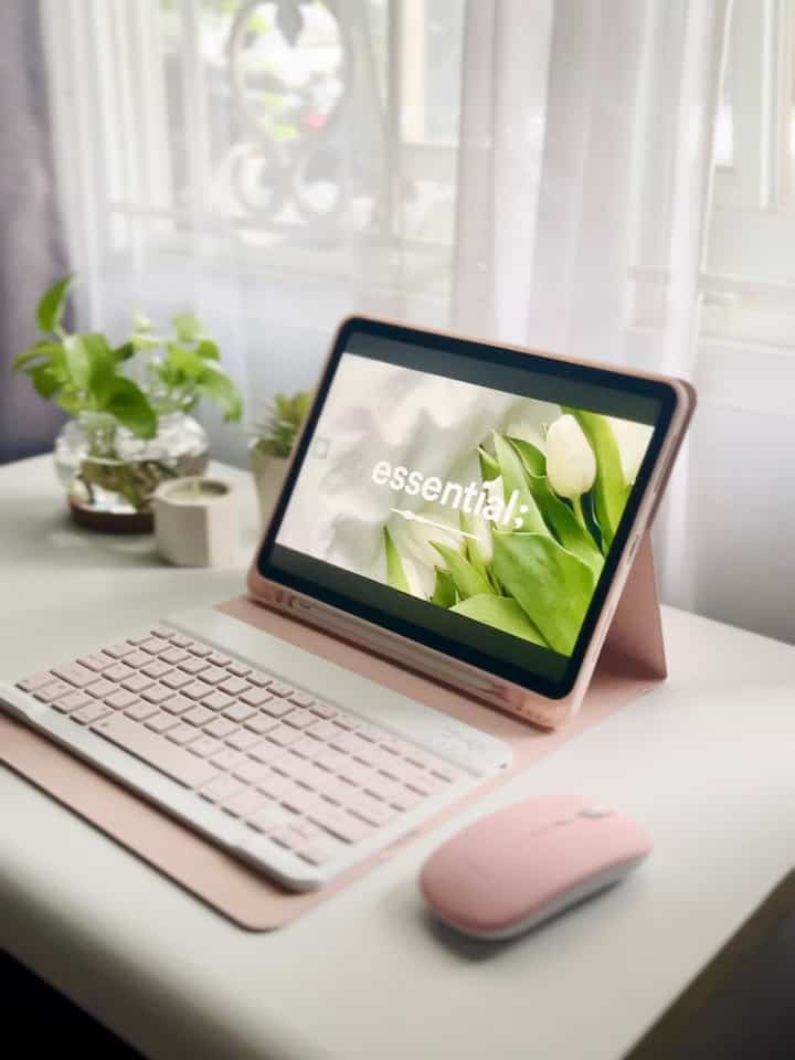 Beberapa spot foto ngonten di rumahku ✨

#homedecor
#homesweethome
#homeliving
#aesthetichomedecor
#roomdecorideas
#desksetup
