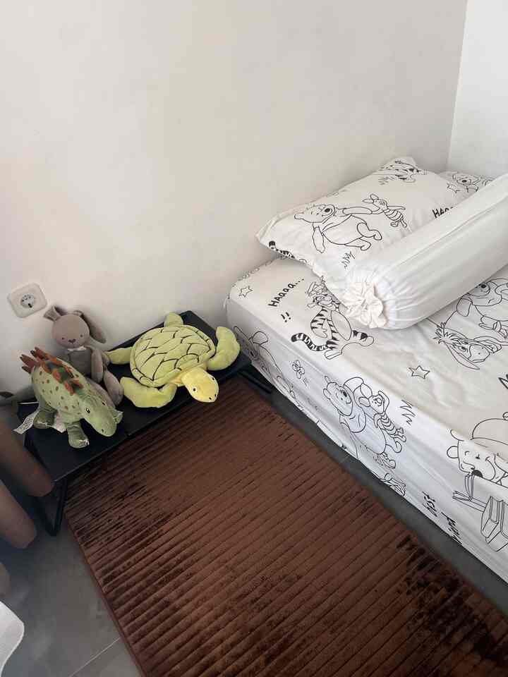 Selamat pagi dari kamar anak yang baru aja ganti sprei 😍
Bener ya cuma ganti sprei aja tapi mood juga ikutan berubah, langsung happy kaya motif spreinya ehee...
Selamat hari minggu semua tetangga O!house ✨

#bruwnhouse
#KamarAnak
#KamarMungil
#IdeKamarAnak
#RumahCluster
#70sqm