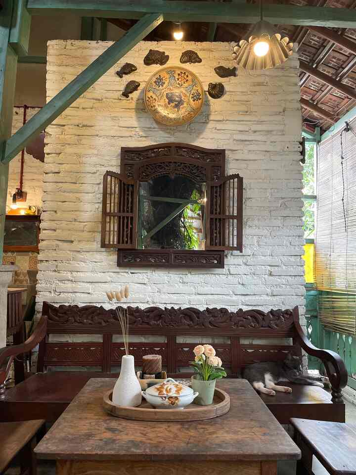 Hai ngga terasa season 6 udah di postingan terakhir, seru banget ngikutin mikir tiap minggu mau foto apa lagi ya gimana yang kelihatan estetik dengan rumah etnik ini?
Banyak tantangan tapi seruuu, sampai jumpa lagi di season2 berikutnya dengan foto dan interior rumah yang lebih bagus dan berkembang, ini adalah beberapa slice foto ruangan di rumah oi. See u again!
#rumahoi
#rumahetnik
#etnicstyle
#season6
#rumahunik