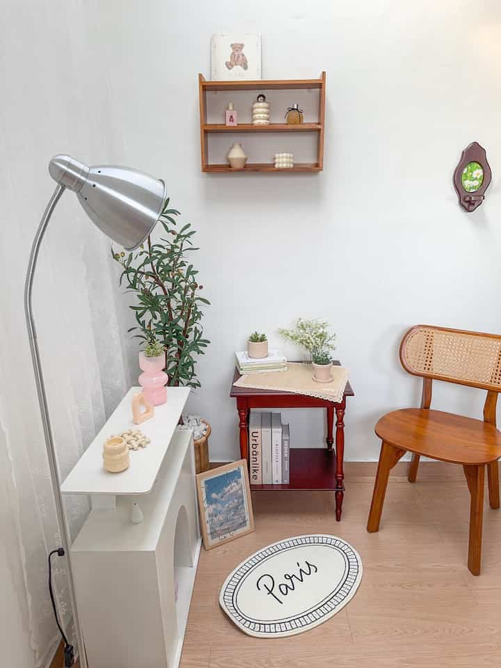 Rumah aku ini masih sewa dan dia hanya 1 lantai tapi ada lantai keduanya hanya sebesar ruangan 3x3 dan aku gunakan untuk menjadi ruang konten dan ruang bersantai ku 🫶🏻 aku suka sekali mendekor ruangan ku ini seakan akan seperti apartment studio saja ku jadikannya 🤍


#MyHomeStory #PerjalananRumahku #CeritaRumahku #homedecor #roomdecor #aestheticroom #aesthetichome #koreanroom #aesthetickorean #homeinspo #roomdecorinspo #inspirasidekor 