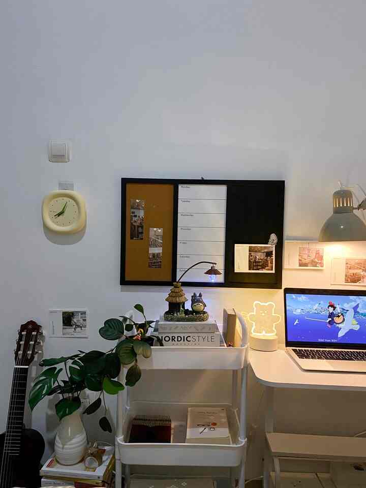 The atmosphere of the work space is still a favorite spot at night 🌃🖥️

#cozynight #desksetup #nightdesksetup #setupmejakerja #deskorganize