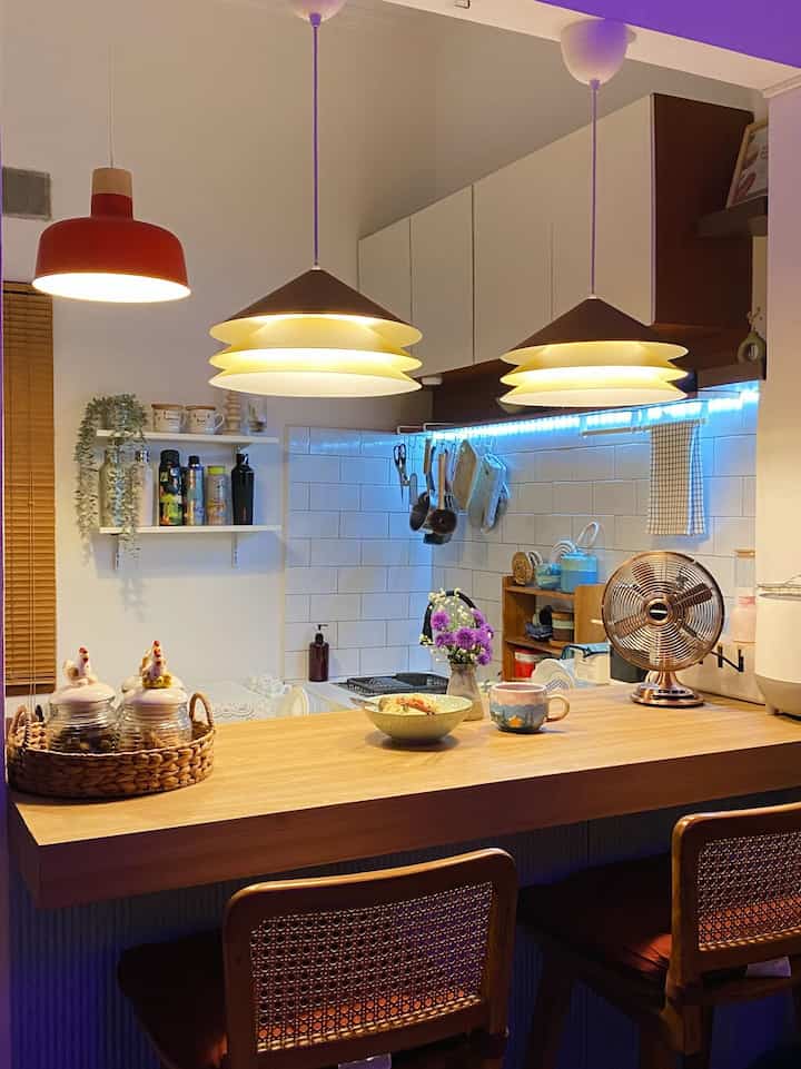 Sensasi mengoleksi ceramic tableware handmade ada rasa mewah dan berseni saat platting ✨

Urusan ceramic tableware sudah lama mempercayakannya pada Naruna, salah satu UMKM kebanggaan Indonesia yang terkenal dan berhasil mendunia 💫

#diningroom #ceramictableware #artdeco #midcenturymodern #rumahdeveloper #depok #naruna