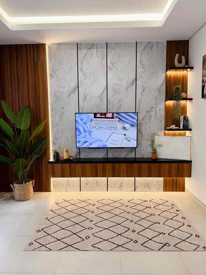 .my home story.

Cerita singkat tentang rumah_veyla,,

Rumah ini adalah rumah yang kami tinggali bersama semenjak awal menikah,,
Sebelum menikah suami cat seluruh rumah dengan warna pink ala rumah Barbie,,
2 tahun setelahnya, kami memutuskan merenovasi rumah menggunakan tukang harian,,
Tapi sayang, hasil renovasi nya jauh dari yang kami inginkan,,

Saat itu kami minim sekali reverensi terkait rumah, hasilnya rumah tak bertema kami sungguh warna warni,,
Tiap ruangan kami pilih warna cat yang berbeda-beda,,
Fasad kami cat toska, ruang tami biru telur asin, kamar anak hijau keropi, kamar utama lilac, dapur kuning,,

Setelah pengalaman itu, kami bercita-cita suatu hari nanti kalau mau renov lagi harus pakai jasa arsitek, agar ga menyesal ,,

Alhamdulillah, saat pandemi akhirnya kami memutuskan untuk merombak total rumah kami,,dengan tema rumah industrial tapi bukan industrial garis keras,,hehe

Dominasi warna putih, abu, hitam dan sentuhan kayu jadi pilihan kami,,

Sekarang banyak inpirasi dan referensi dan pemilihan material dan furniture, bahkan untuk dekorasi juga sudah banyak aplikasi yang sangat membantu seperti Ohouse! yang sangat amat membantu dan menginspirasi ,, 

Semoga rumah kami ini selalu membawa berkah, kesehatan dan kebahagiaan di setiap harinya,,

#MyHomeStory
#PerjalananRumahku
#CeritaRumahku
#MyHome