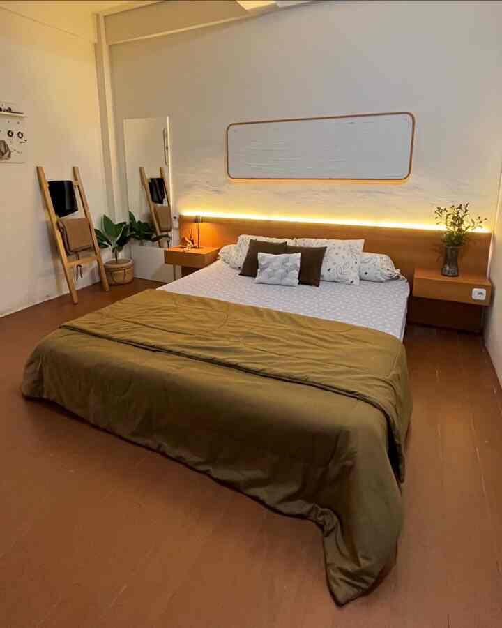 Tempat kita melepas kelelahan, apalagi kalau bukan kamar tidur hhehe. Rasanya area apapun bisa lebih ikhlas di bongkar-bongkarin anak, asal bukan area ini hehe. 
#bedroom #bedroomstyling #kamartidur #masterbedroom #dekorasikamar
